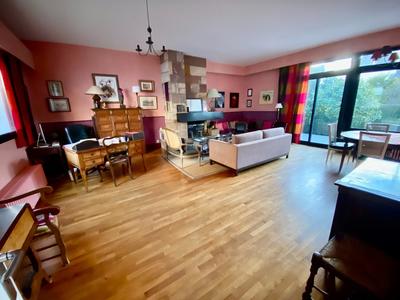 Maison - 225 m² - 7 pièces