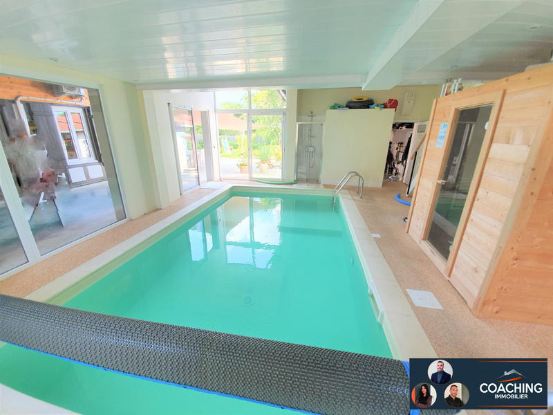 Maison traditionnelle - 198 m² - 6 pièces