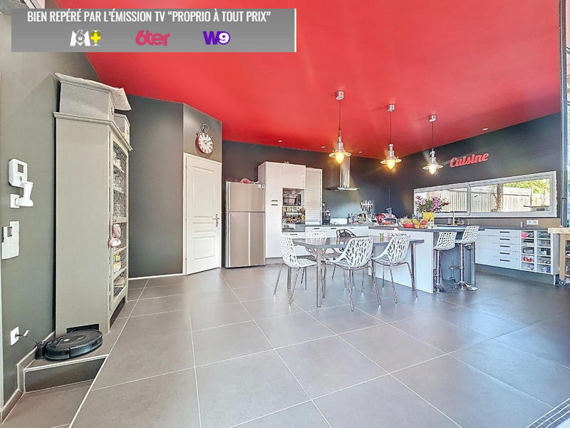 Maison - 250 m² - 9 pièces