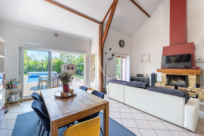 Maison - 203 m² - 7 pièces