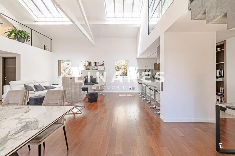 Maison - 239 m² - 6 pièces