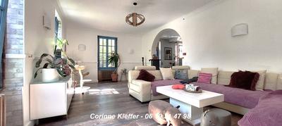 Maison - 284 m² - 10 pièces