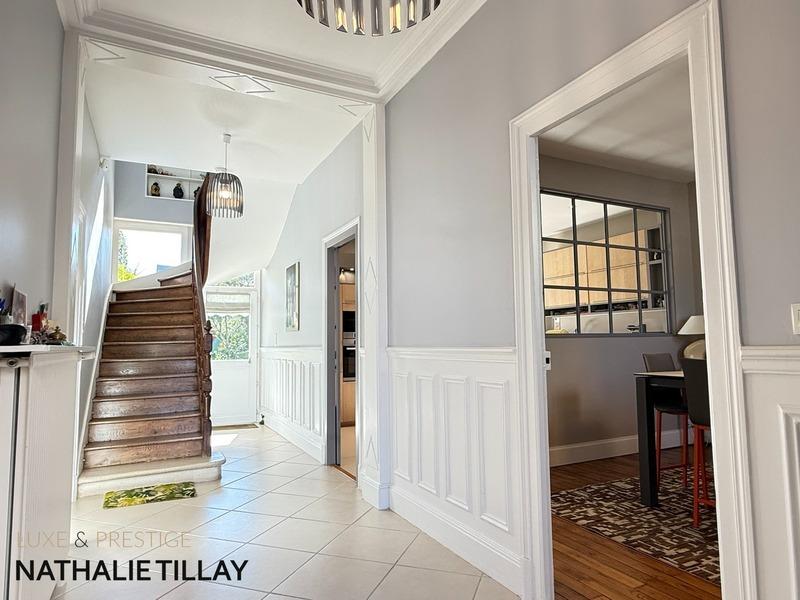 Maison - 220 m² - 9 pièces