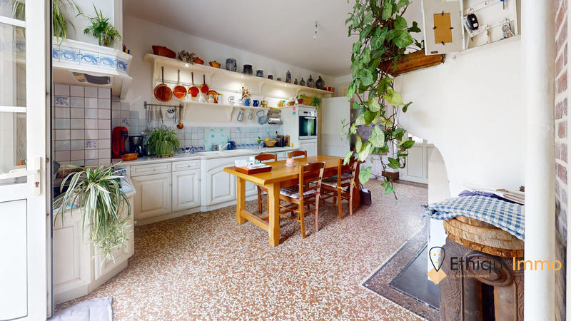 Maison - 314 m² - 10 pièces