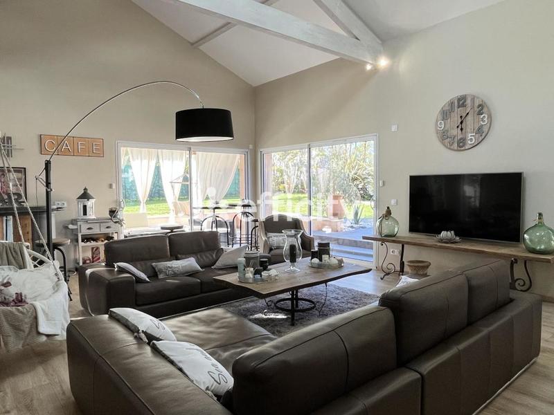 Maison - 236 m² - 8 pièces