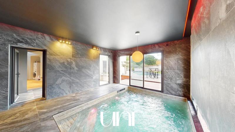 Maison - 300 m² - 6 pièces