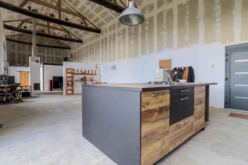 Maison - 250 m² - 7 pièces