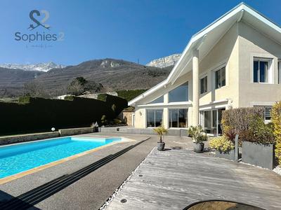 Maison - 169 m² - 5 pièces