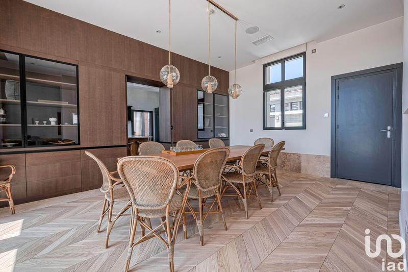 Maison - 355 m² - 9 pièces