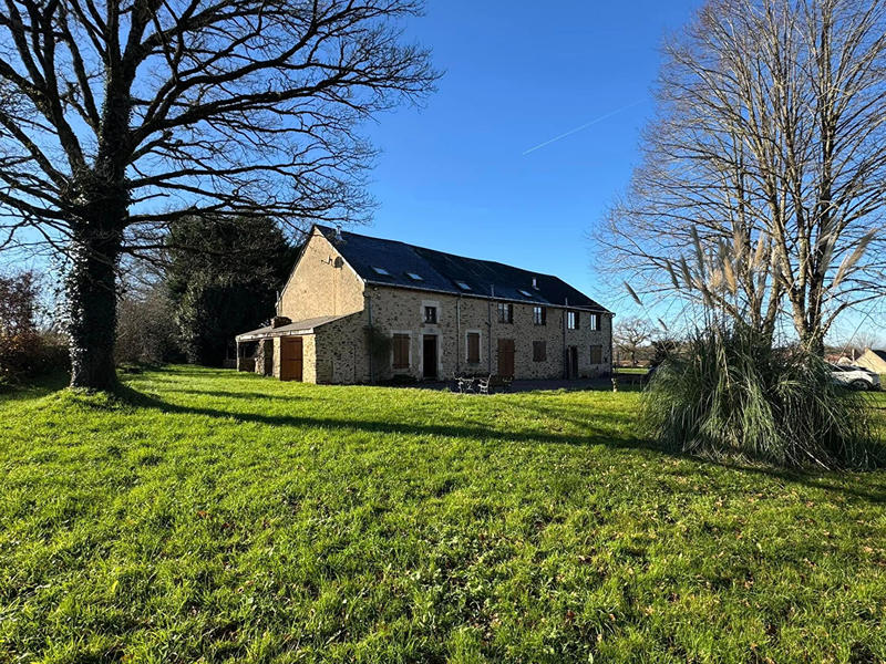 Maison - 280 m² - 14 pièces