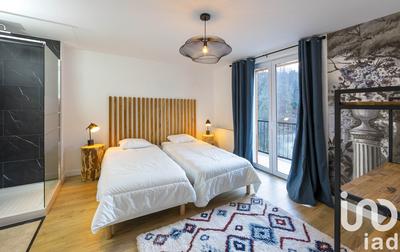 Maison - 250 m² - 12 pièces