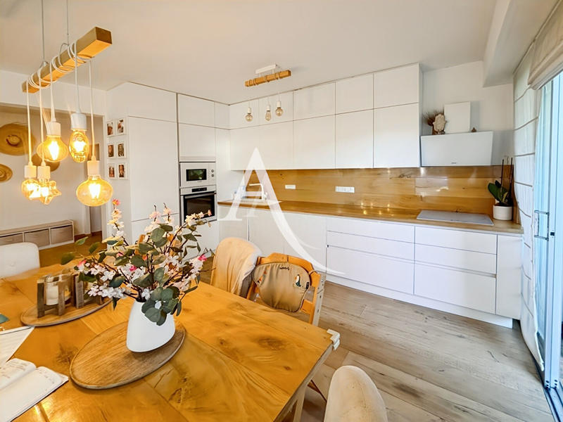 Appartement - 98 m² - 4 pièces