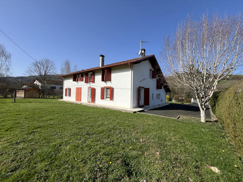 Maison - 265 m² - 10 pièces