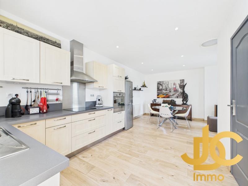 Maison - 194 m² - 7 pièces