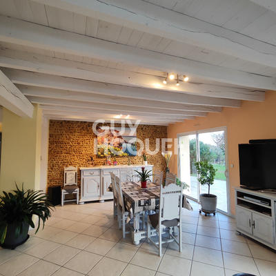 Maison - 232 m² - 11 pièces