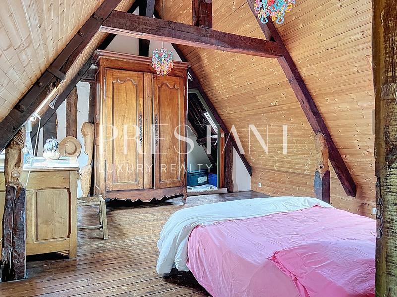 Maison - 280 m² - 9 pièces