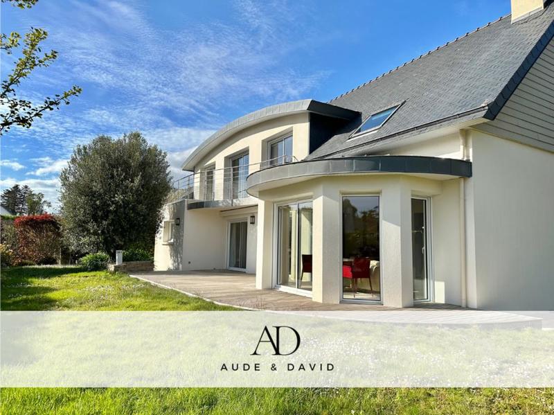 Maison - 220 m² - 8 pièces