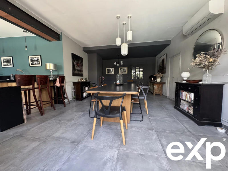 Maison traditionnelle - 400 m² - 12 pièces