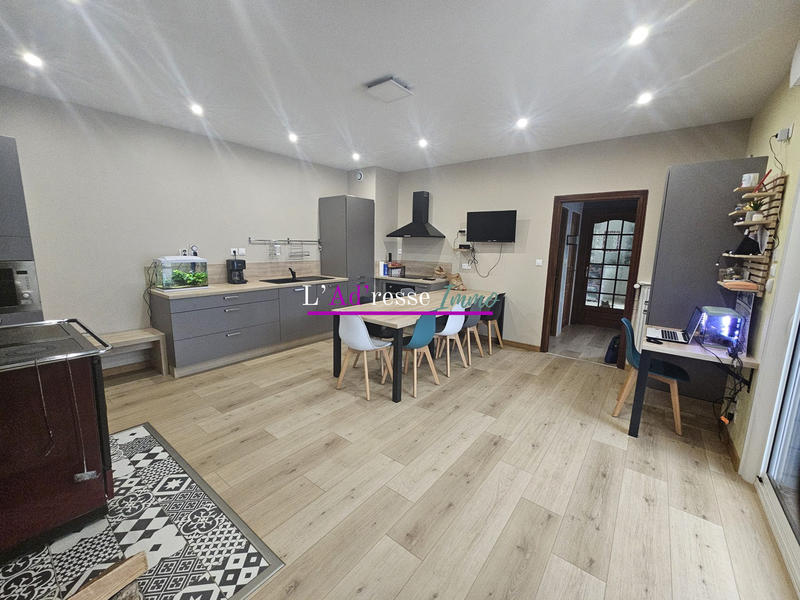 Maison traditionnelle - 194 m² - 9 pièces