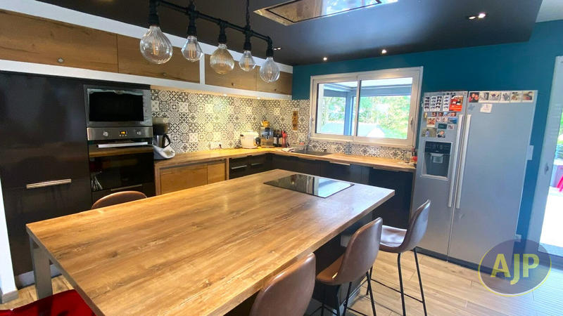 Maison - 185 m² - 7 pièces