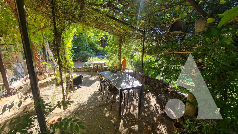 Maison - 270 m² - 8 pièces