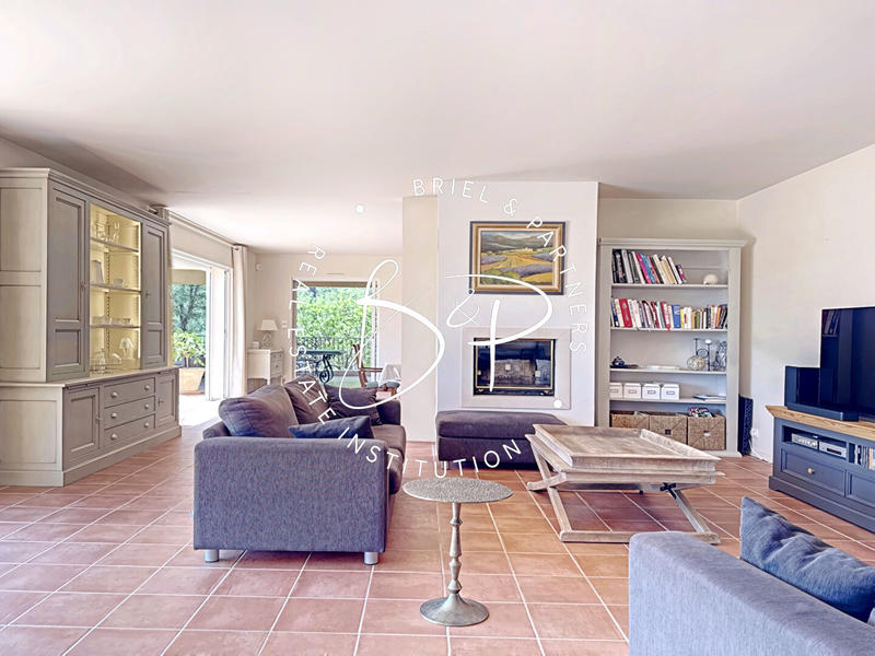 Maison - 267 m² - 8 pièces