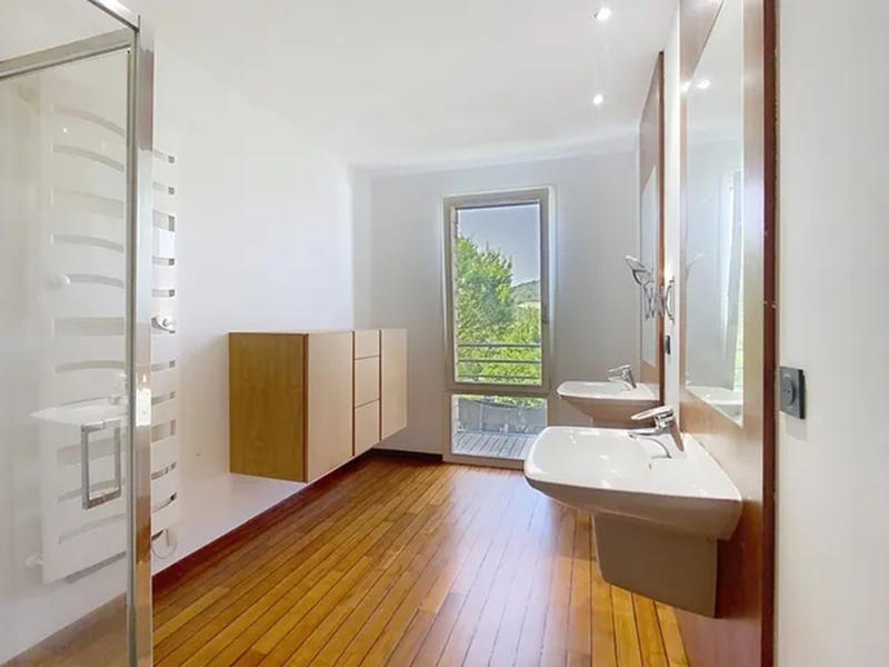 Maison - 285 m² - 7 pièces