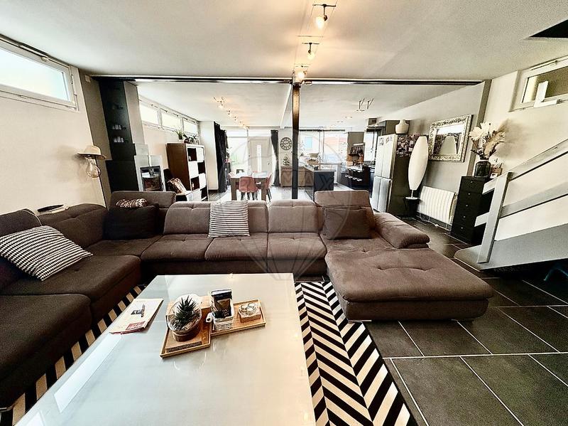 Maison - 180 m² - 5 pièces