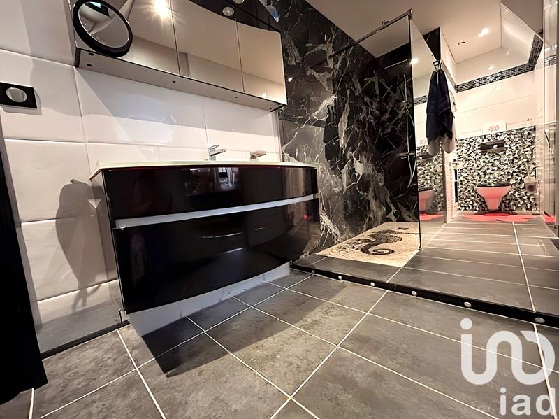 Maison - 199 m² - 9 pièces