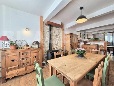 Maison - 234 m² - 8 pièces