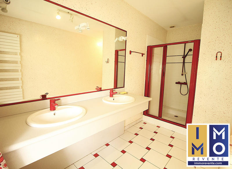 Maison - 458 m² - 11 pièces