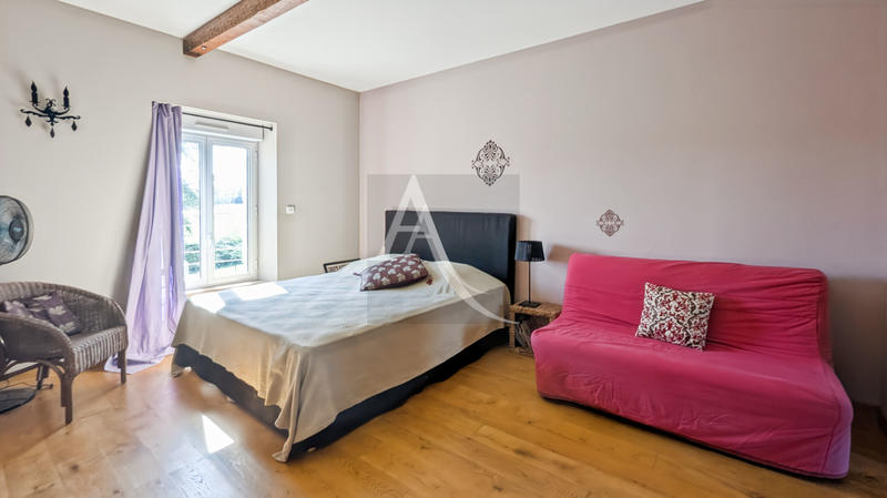 Maison - 330 m² - 11 pièces