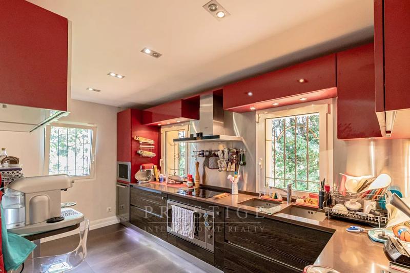 Maison - 246 m² - 6 pièces