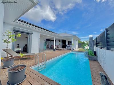 Maison - 140 m² - 5 pièces