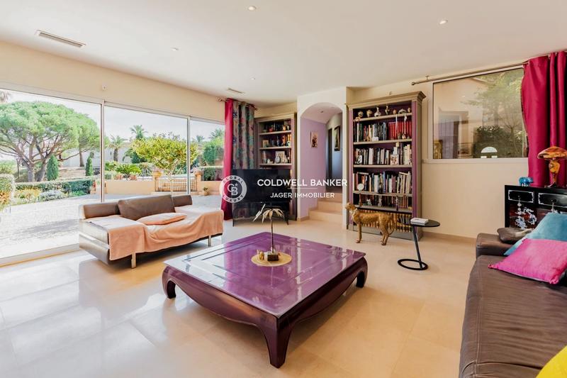 Maison - 250 m² - 6 pièces