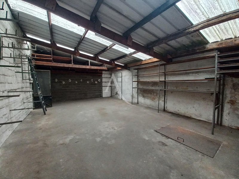 Local d'activité / Entrepôt - 222 m²