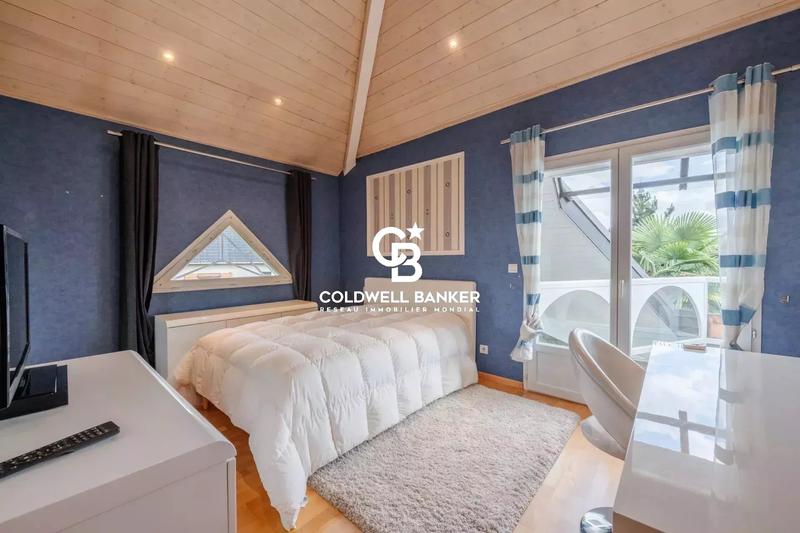 Maison - 285 m² - 6 pièces