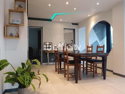 Maison - 176 m² - 8 pièces