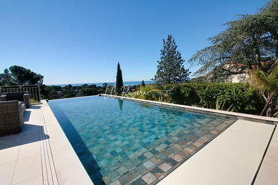 Villa - 250 m² - 8 pièces