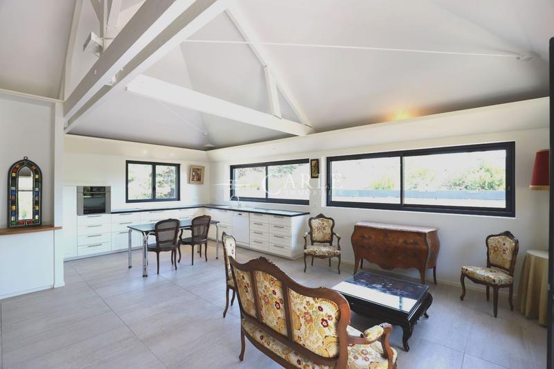 Villa - 255 m² - 10 pièces