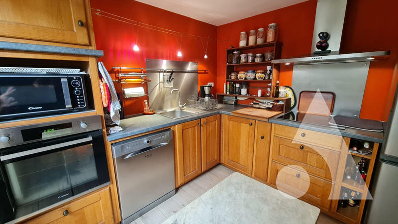 Maison - 270 m² - 8 pièces