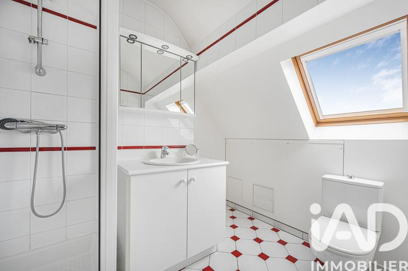 Maison - 237 m² - 8 pièces