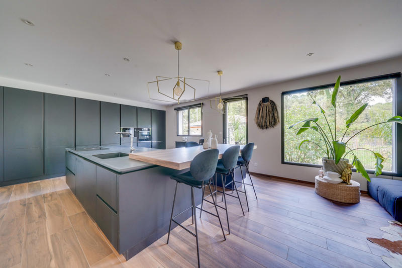 Maison - 180 m² - 6 pièces