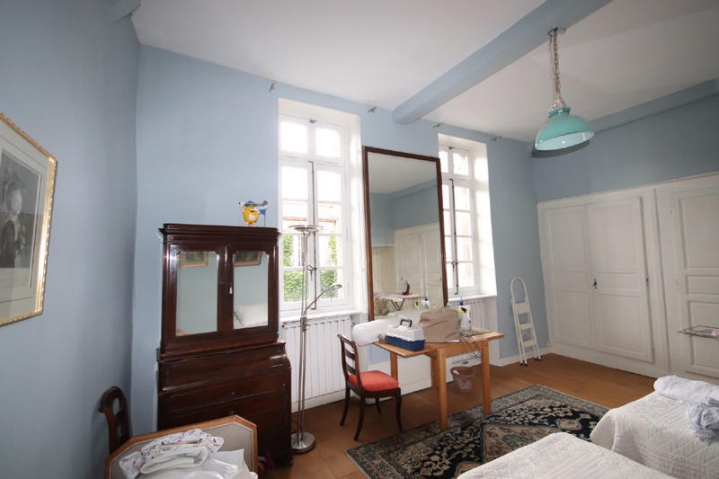 Maison - 300 m² - 8 pièces