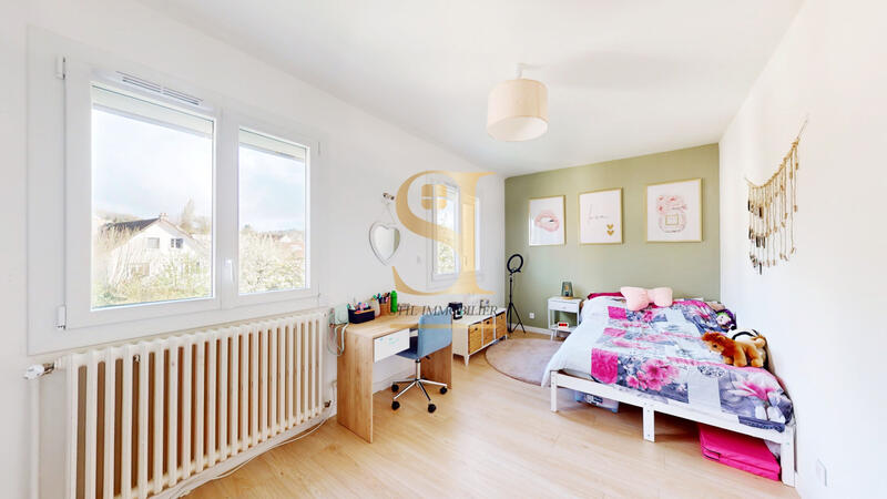 Maison - 161 m² - 8 pièces