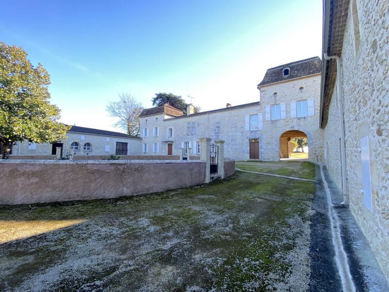 Maison - 400 m² - 12 pièces