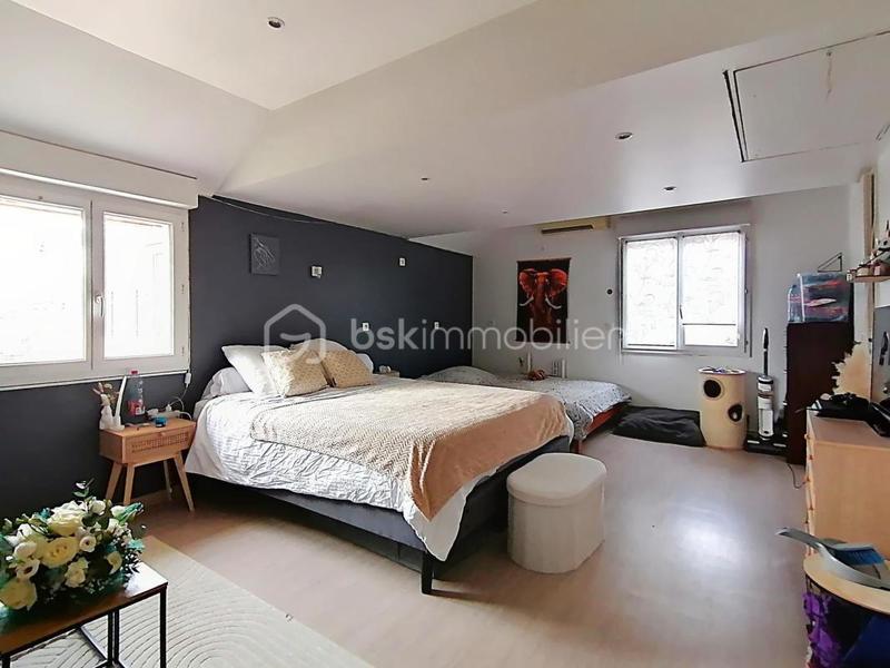 Pavillon - 224 m² - 6 pièces