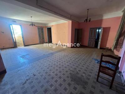 Maison - 740 m² - 18 pièces