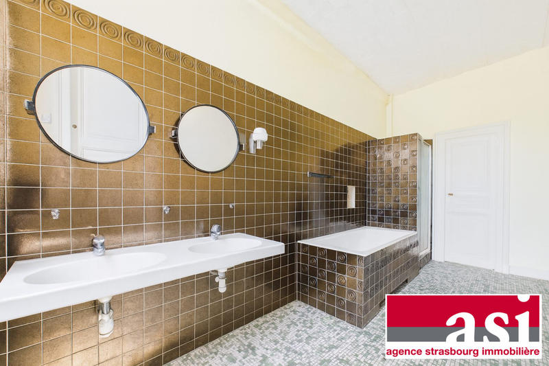 Maison - 342 m² - 13 pièces