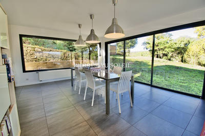 Maison - 230 m² - 8 pièces